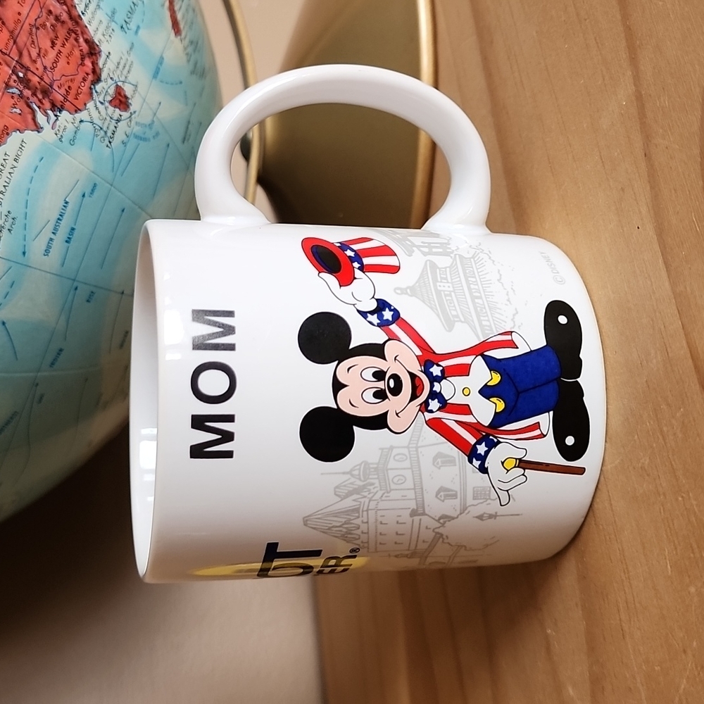 Vintage Epcot Centre World Showcase MOM Disney Mickey mug